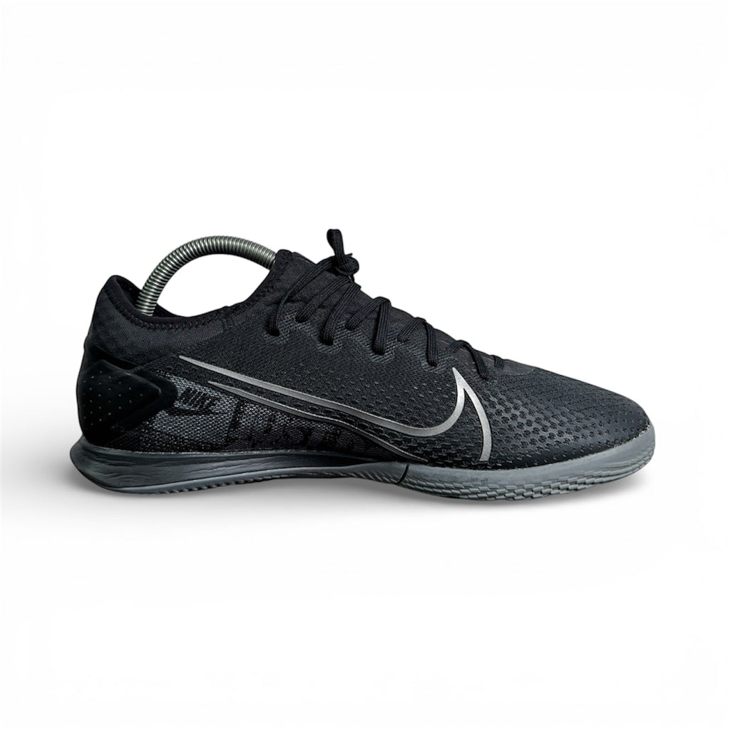 Nike MercurialX Vapor 13 Pro IC « Under The Radar »
