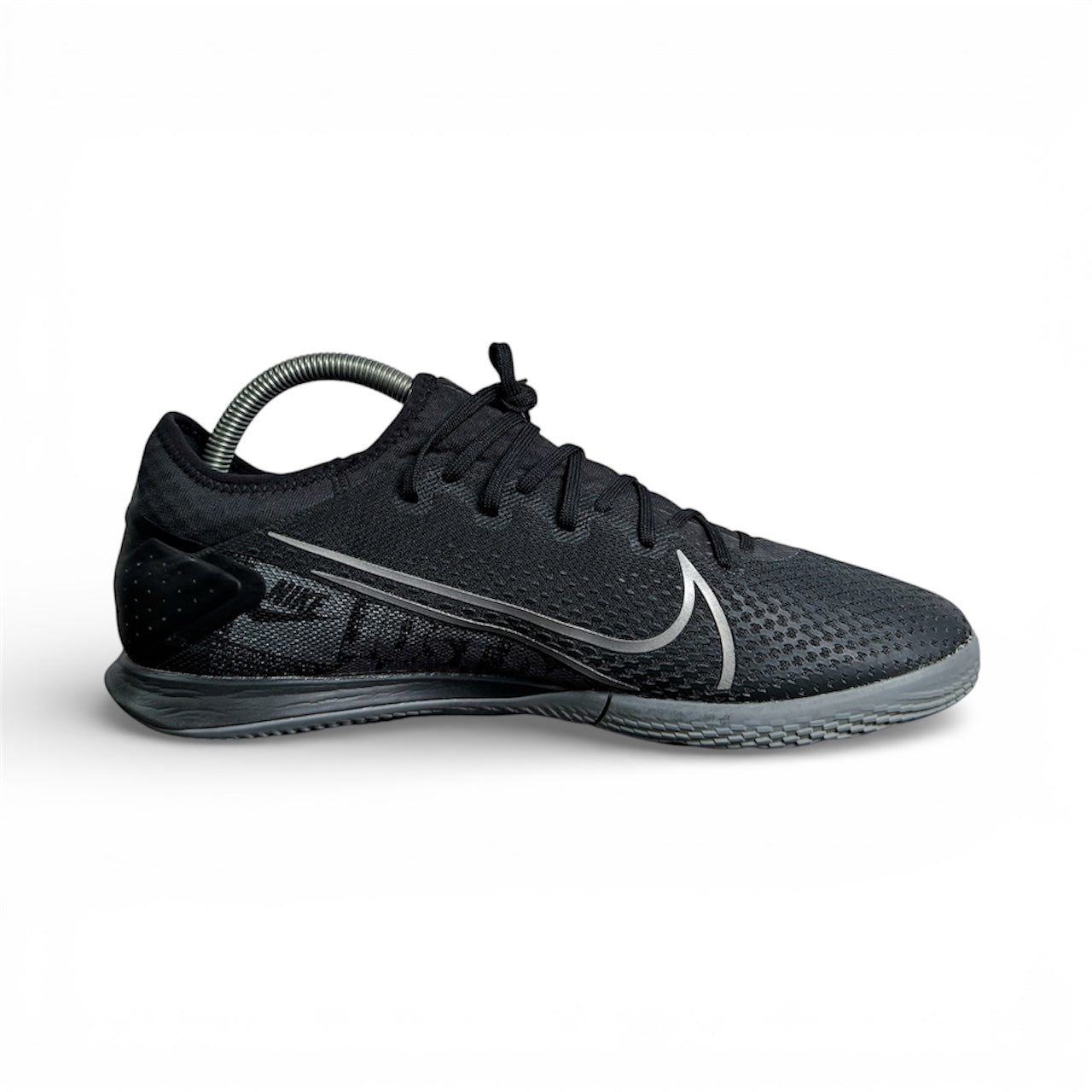 Nike MercurialX Vapor 13 Pro IC « Under The Radar »