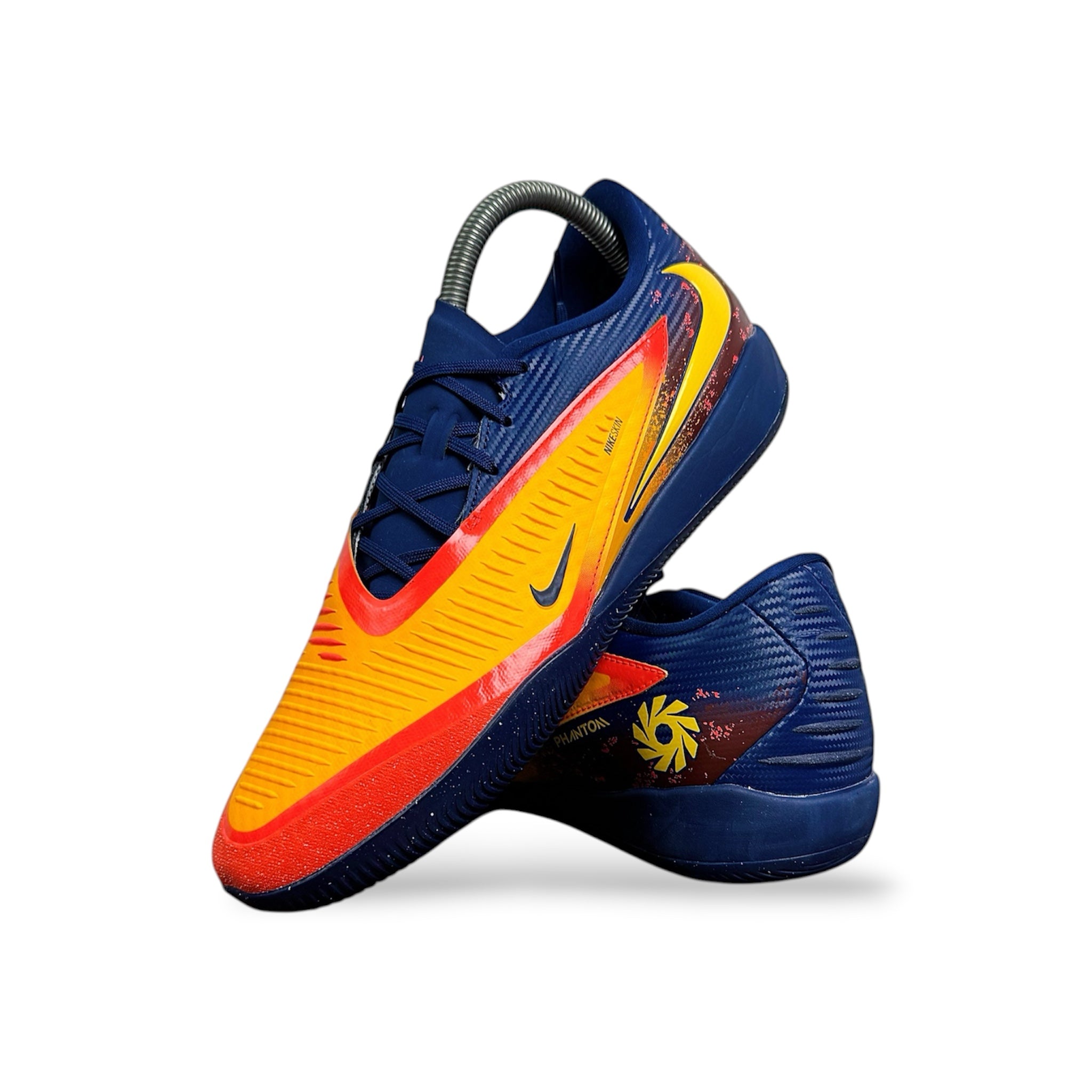 Nike Phantom 6 Academy IC Low Cut «Erling Haaland»