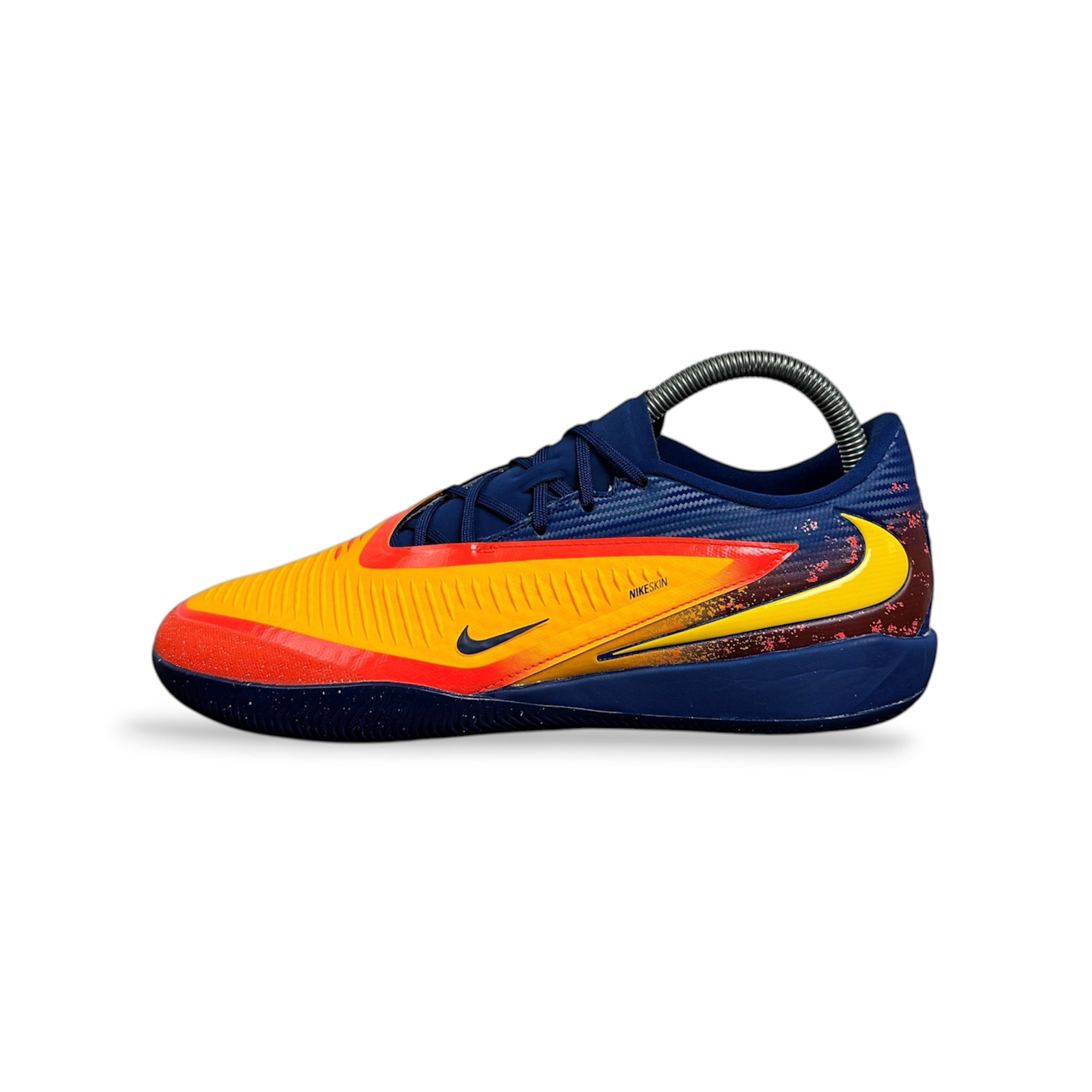 Nike Phantom 6 Academy IC Low Cut «Erling Haaland»